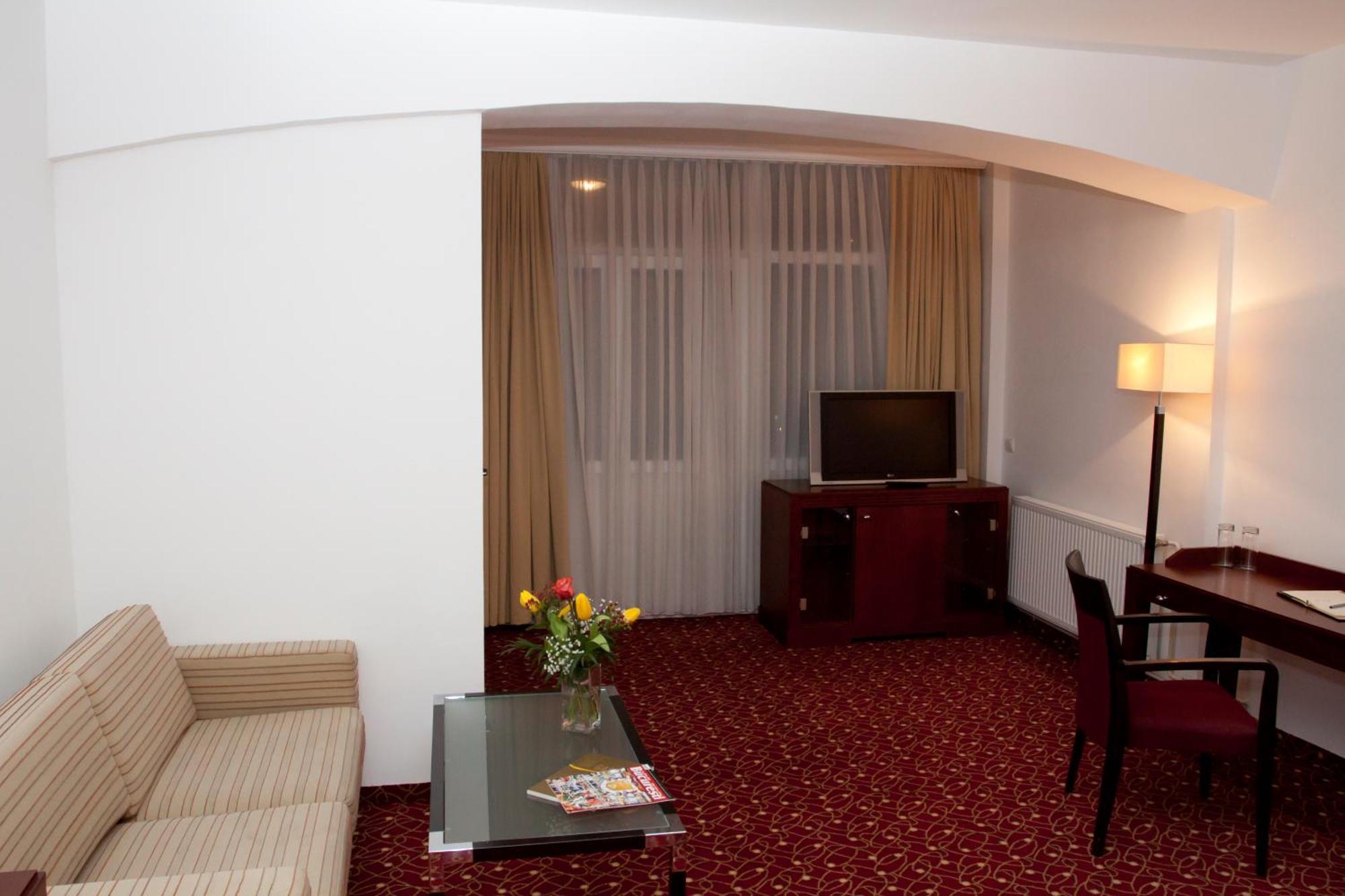 Visconti Militari Hotel บูคาเรสต์ ภายนอก รูปภาพ