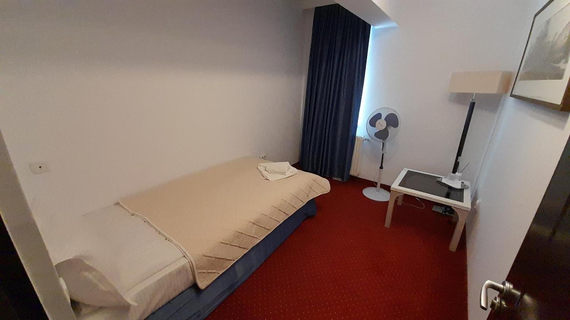 Visconti Militari Hotel บูคาเรสต์ ภายนอก รูปภาพ